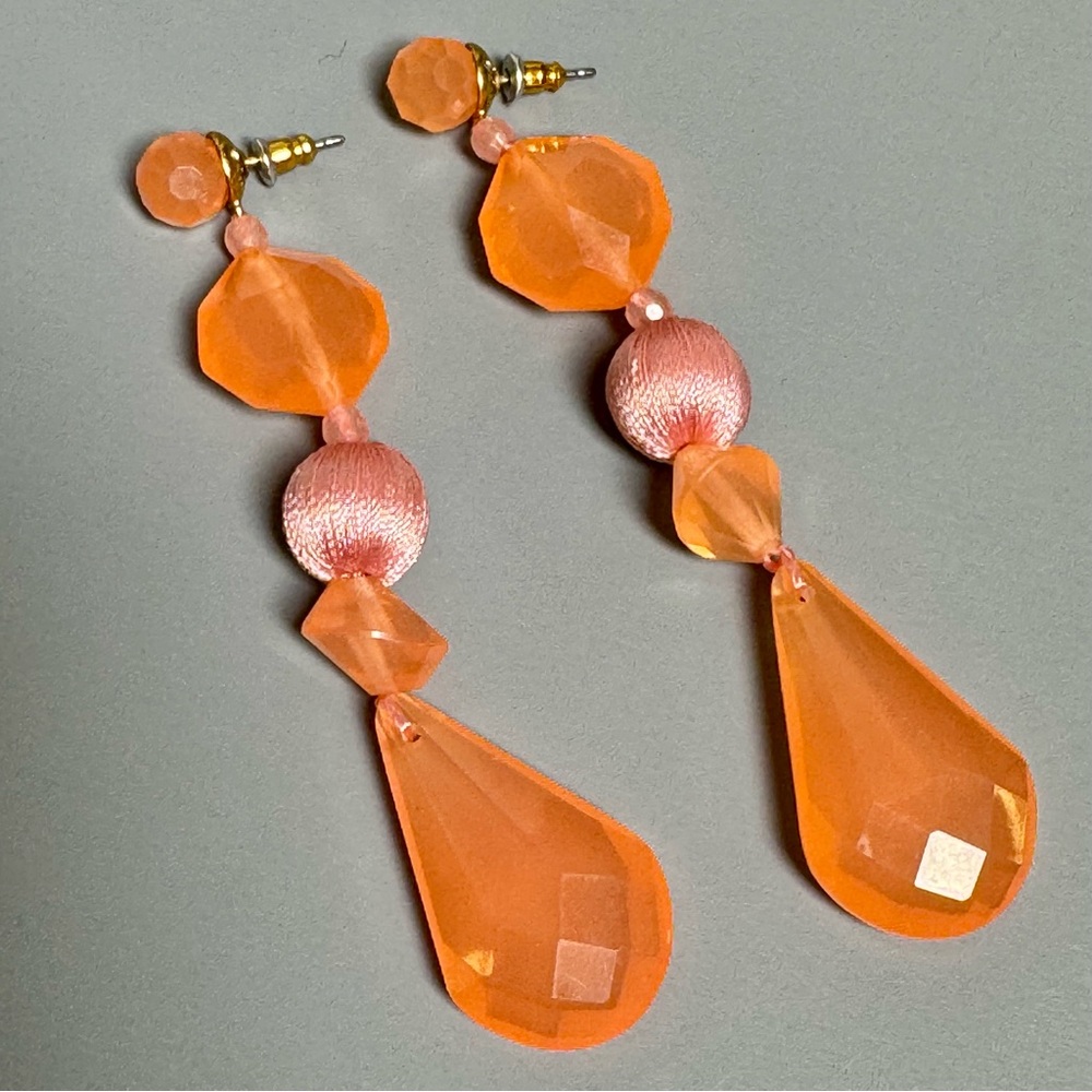 J Cʀᴇᴡ Cʀʏsᴛᴀʟ & Tʜʀᴇᴀᴅ Bᴀʟʟ Dʀᴏᴘ Eᴀʀʀɪɴɢs ɪɴ Cᴏʀᴀʟ/Oʀᴀɴɢᴇ